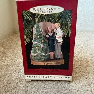 KEEPSAKE hallmark. It's a Wonderful Life Ornament with Green and Red